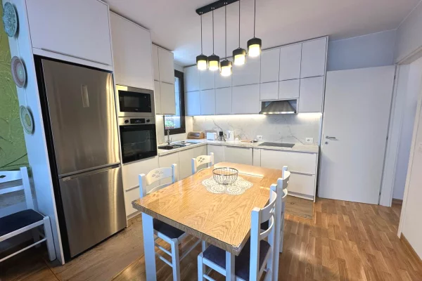 Shtepi me qera Apartament ne Tirane, 1+1, Mobilimi E mobiluar, Pagesa 120,000  Leke.