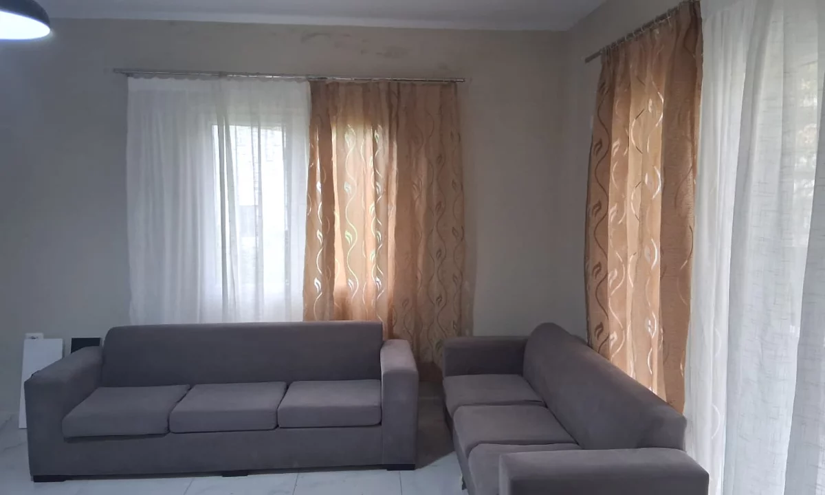 Shtepi me qera Vila Luksoze ne Tirane, 3+1, Mobilimi E mobiluar, Pagesa 55,000  Leke.