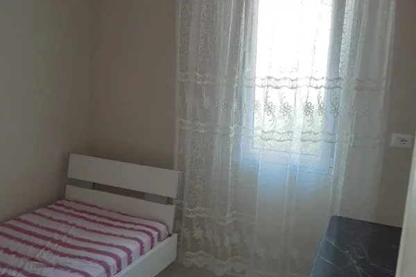 Shtepi me qera Vila Luksoze ne Tirane, 3+1, Mobilimi E mobiluar, Pagesa 55,000  Leke.
