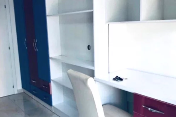 Shtepi me qera Apartament ne Tirane, 2+1, Mobilimi E mobiluar, Pagesa 80,000  Leke.