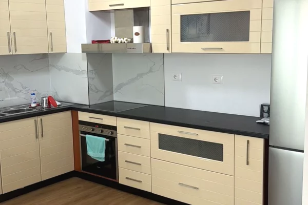 Shtepi me qera Apartament ne Tirane, 2+1, Mobilimi E mobiluar, Pagesa 50,000  Leke.