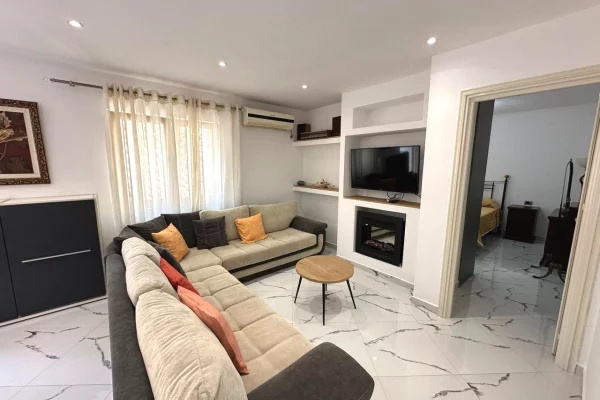 Shtepi me qera 2+1 ne Tirane - 55,000 Leke