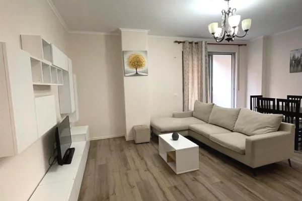 🏢Fresk, prane Market Klodi jepet me qera apartament,2+1,i mobiluar.45,000Leke