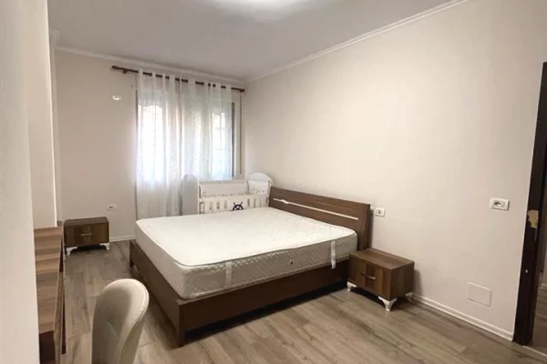 Shtepi me qera Apartament ne Tirane, 2+1, Mobilimi E mobiluar, Pagesa 45,000  Leke.