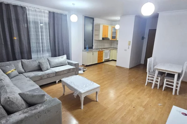 🏢Yzberisht,prane Corner Lounge jepet me qera apartament 2+1+2,i mobiluar 50,000Leke 