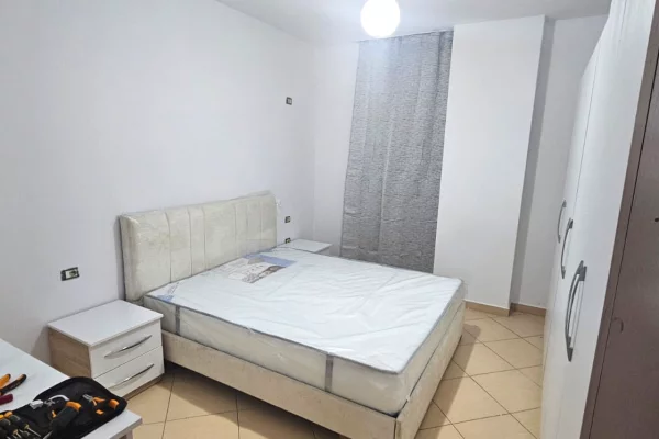 Shtepi me qera Apartament ne Tirane, 2+1, Mobilimi E mobiluar, Pagesa 50,000  Leke.