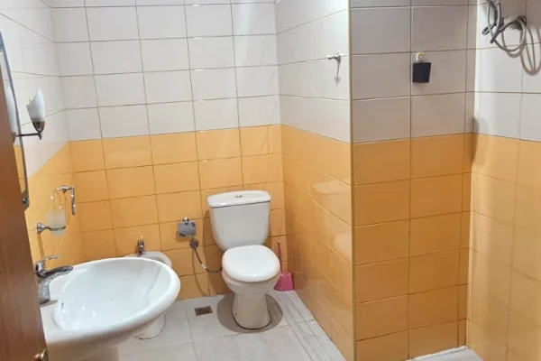 Shtepi me qera Apartament ne Tirane, 2+1, Mobilimi E mobiluar, Pagesa 50,000  Leke.