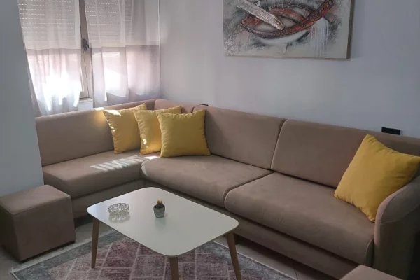 Shtepi me qera 1+1 ne Tirane - 60,000 Leke