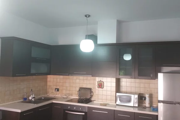 Shtepi me qera Apartament ne Tirane, 1+1, Mobilimi E mobiluar, Pagesa 60,000  Leke.