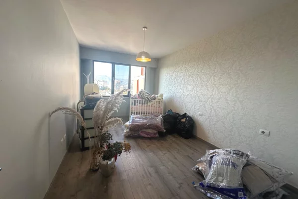 Shtepi ne shitje Apartament ne Tirane, 2+1, Mobilimi Bosh, pa mobiluar, Pagesa 168,000  Euro.