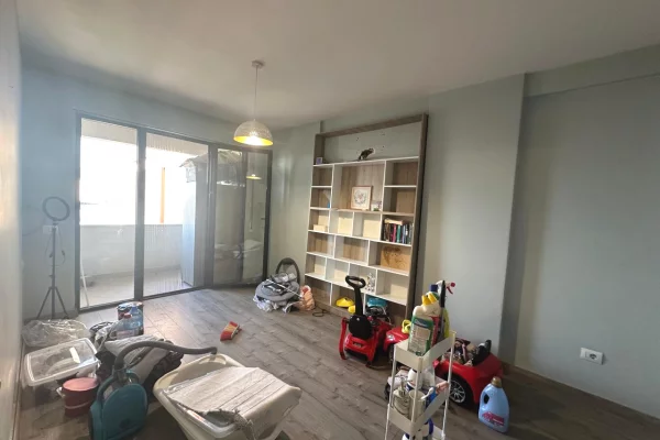 Shtepi ne shitje Apartament ne Tirane, 2+1, Mobilimi Bosh, pa mobiluar, Pagesa 168,000  Euro.