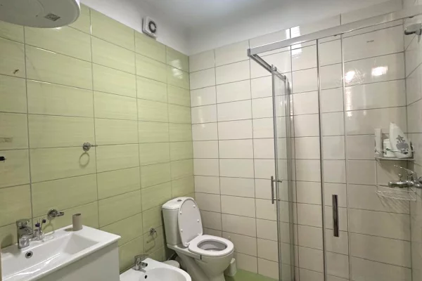 Shtepi ne shitje Apartament ne Tirane, 2+1, Mobilimi Bosh, pa mobiluar, Pagesa 168,000  Euro.