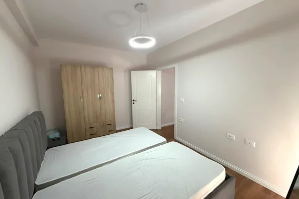 Shtepi me qera Apartament ne Tirane, 2+1, Mobilimi E mobiluar, Pagesa 750  Euro.
