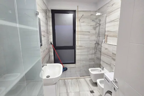Shtepi me qera Apartament ne Tirane, 1+1, Mobilimi E mobiluar, Pagesa 60,000  Leke.