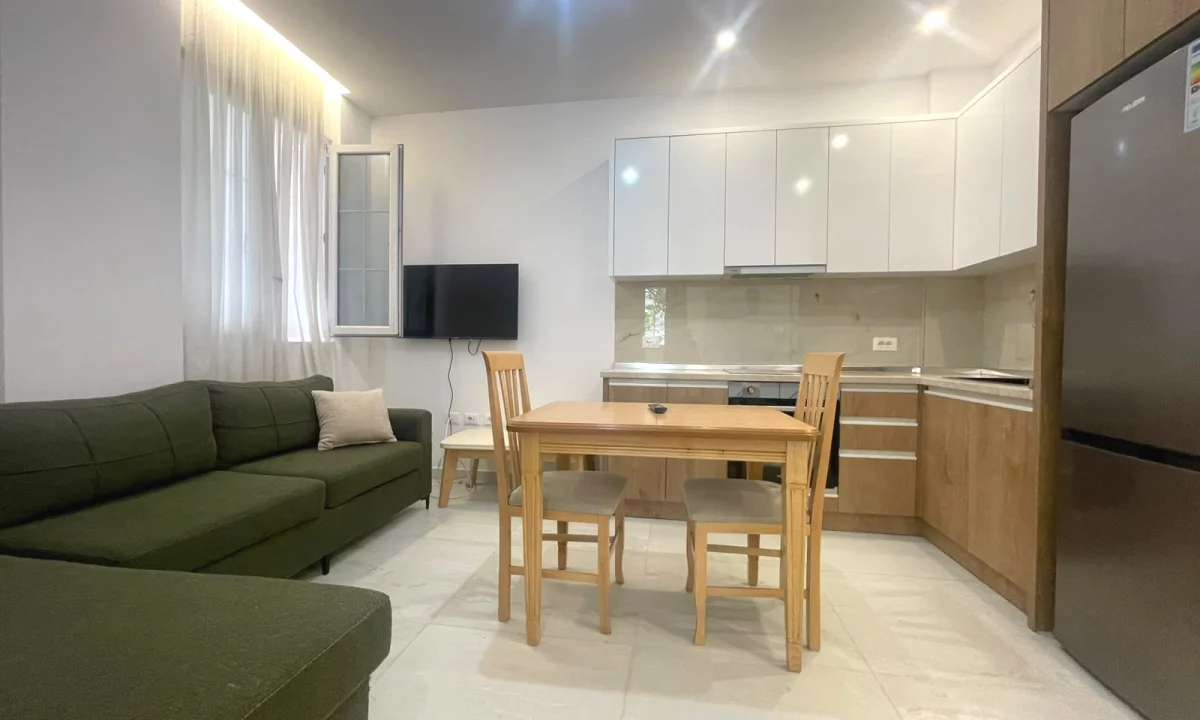 Shtepi me qera Vila Luksoze ne Tirane, 1+1, Mobilimi E mobiluar, Pagesa 45,000  Leke.