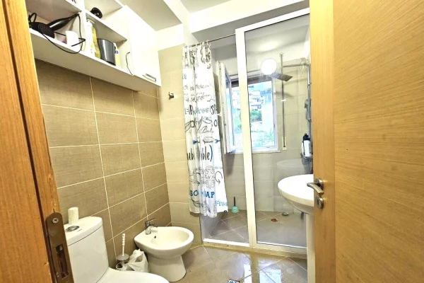 Shtepi me qera Apartament ne Tirane, 2+1, Mobilimi E mobiluar, Pagesa 700  Euro.