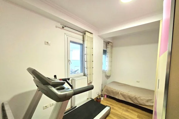 Shtepi me qera Apartament ne Tirane, 2+1, Mobilimi E mobiluar, Pagesa 700  Euro.