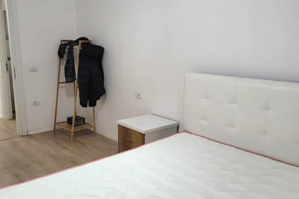 Shtepi me qera Apartament ne Tirane, 1+1, Mobilimi E mobiluar, Pagesa 40,000  Leke.
