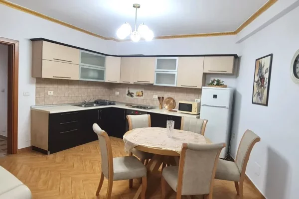 Shtepi me qera Apartament ne Tirane, 2+1, Mobilimi E mobiluar, Pagesa 66,000  Leke.