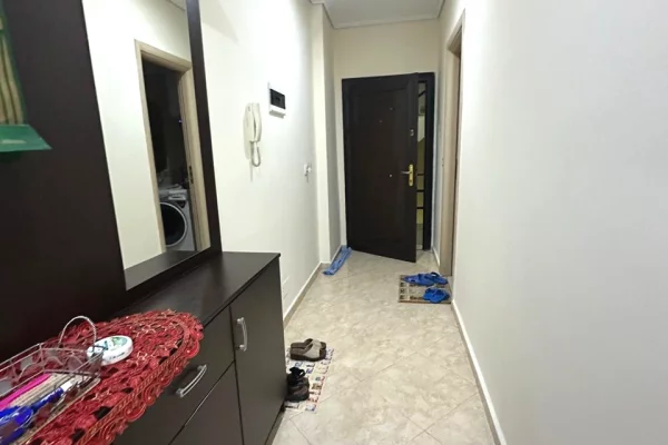Shtepi ne shitje Apartament ne Tirane, 1+1, Mobilimi E mobiluar, Pagesa 9,500,000  Leke.