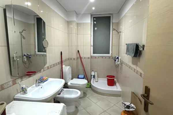 Shtepi ne shitje Apartament ne Tirane, 1+1, Mobilimi E mobiluar, Pagesa 9,500,000  Leke.