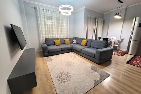 Shtepi me qera Apartament ne Tirane, 2+1, Mobilimi E mobiluar, Pagesa 600  Euro.