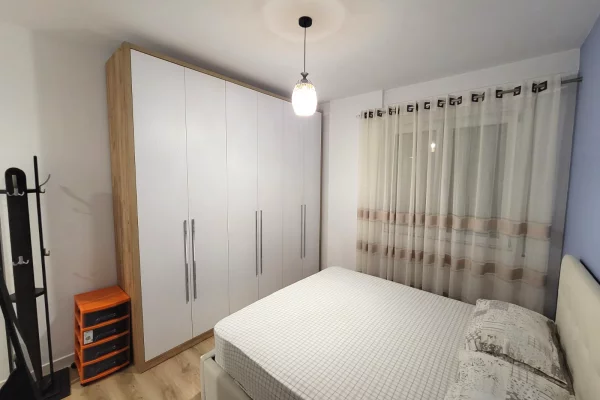 Shtepi me qera Apartament ne Tirane, 2+1, Mobilimi E mobiluar, Pagesa 600  Euro.