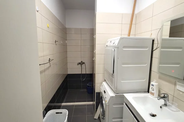 Shtepi me qera Apartament ne Tirane, 2+1, Mobilimi E mobiluar, Pagesa 600  Euro.