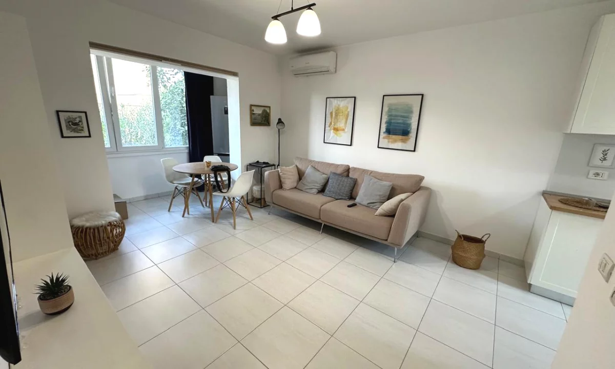 Shtepi ne shitje Apartament ne Tirane, 1+1, Mobilimi E mobiluar, Pagesa 120,000  Euro.