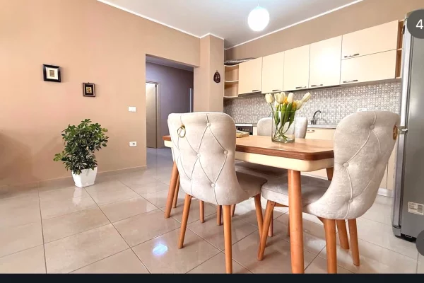 Shtepi me qera Apartament ne Tirane, 2+1, Mobilimi E mobiluar, Pagesa 60,000  Leke.