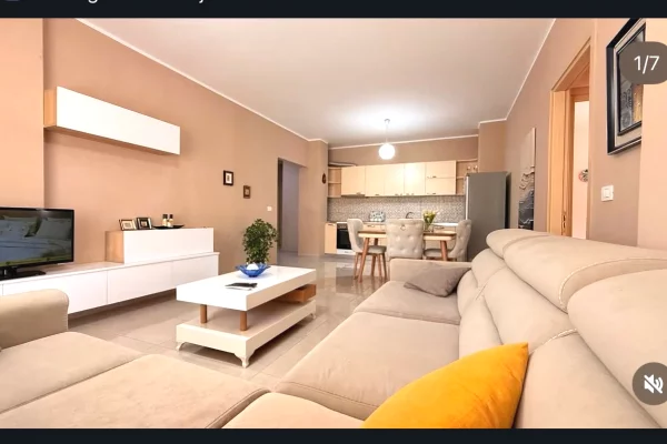 Shtepi me qera Apartament ne Tirane, 2+1, Mobilimi E mobiluar, Pagesa 60,000  Leke.