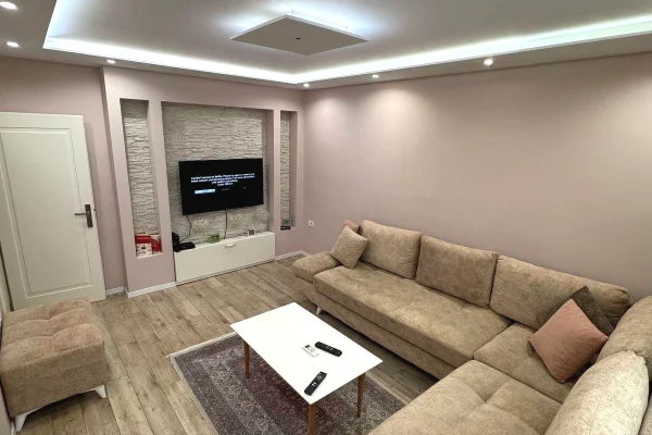 Shtepi me qera 1+1 ne Tirane - 60,000 Leke