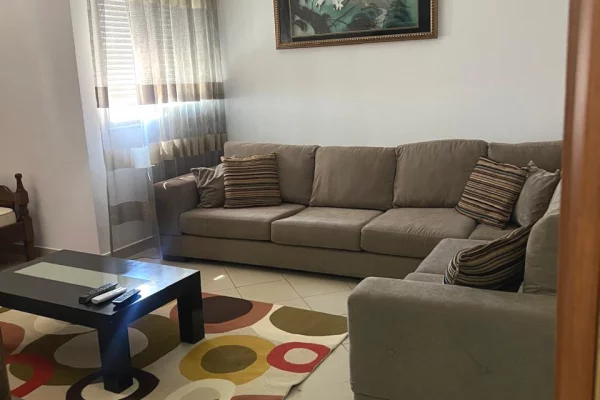 Shtepi me qera 1+1 ne Tirane - 60,000 Leke