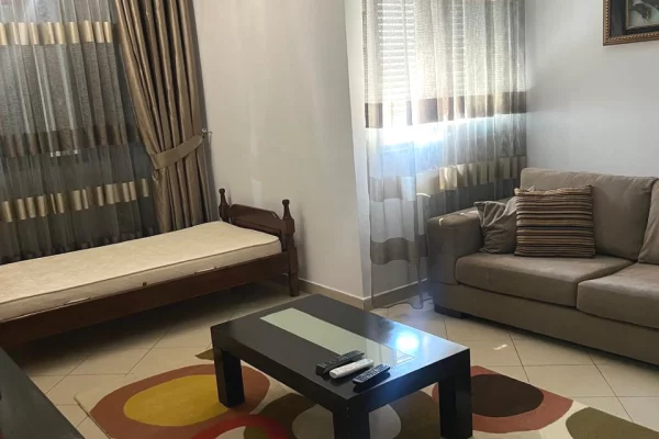 Shtepi me qera Apartament ne Tirane, 1+1, Mobilimi E mobiluar, Pagesa 60,000  Leke.