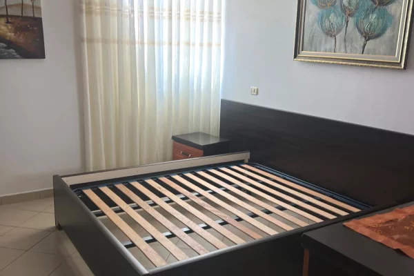 Shtepi me qera Apartament ne Tirane, 1+1, Mobilimi E mobiluar, Pagesa 60,000  Leke.