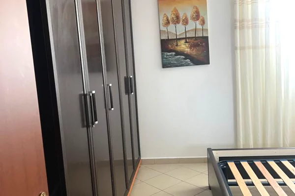 Shtepi me qera Apartament ne Tirane, 1+1, Mobilimi E mobiluar, Pagesa 60,000  Leke.