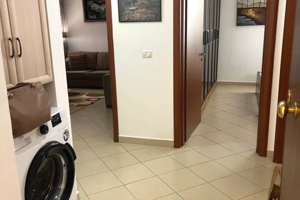 Shtepi me qera Apartament ne Tirane, 1+1, Mobilimi E mobiluar, Pagesa 60,000  Leke.