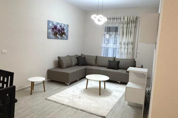 Astir,Kompleksi Jolla jepet me qera apartament 1+1+garazhd,i mobiluar 50,000Leke