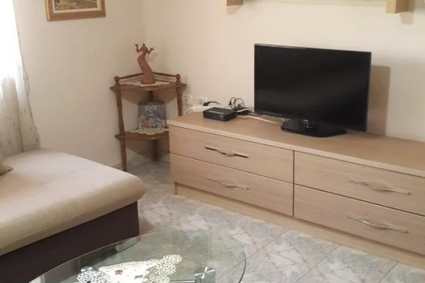 Shtepi me qera Apartament ne Tirane, 1+1, Mobilimi E mobiluar, Pagesa 50,000  Leke.