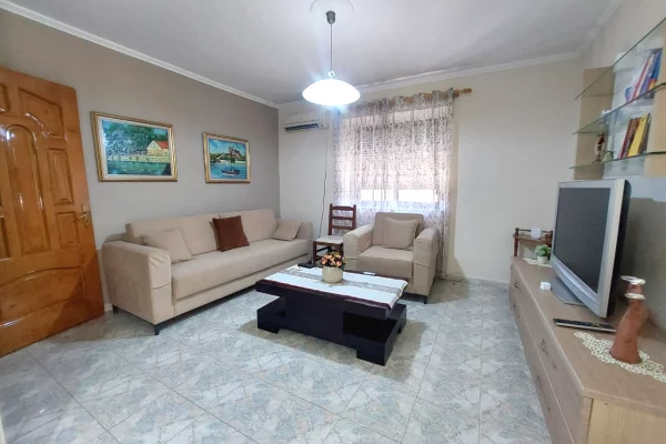 Shtepi me qera Apartament ne Tirane, 1+1, Mobilimi E mobiluar, Pagesa 50,000  Leke.