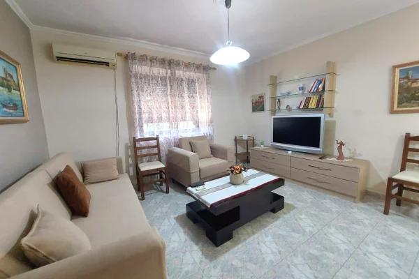🏢Rruga e Elbasanit,prane Deges se Thesarit jepet me qera apartament 1+1,i mobiluar 50,000Leke