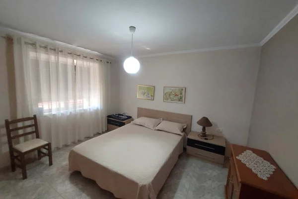 Shtepi me qera Apartament ne Tirane, 1+1, Mobilimi E mobiluar, Pagesa 50,000  Leke.