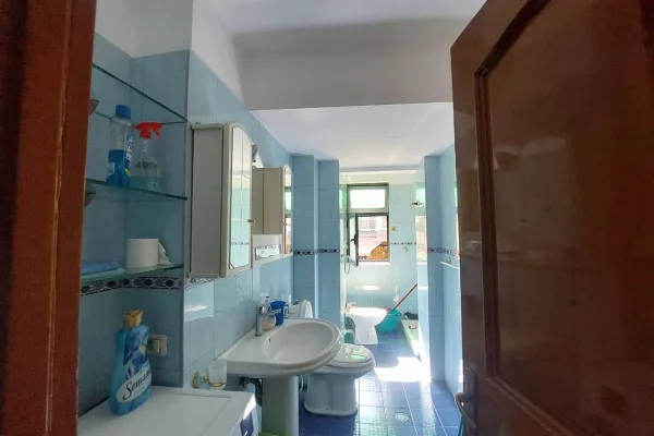 Shtepi me qera Apartament ne Tirane, 1+1, Mobilimi E mobiluar, Pagesa 50,000  Leke.
