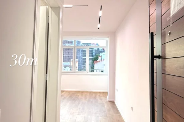 Shtepi ne shitje Apartament ne Tirane, Garsoniere, Mobilimi Bosh, pa mobiluar, Pagesa 115,000  Euro.