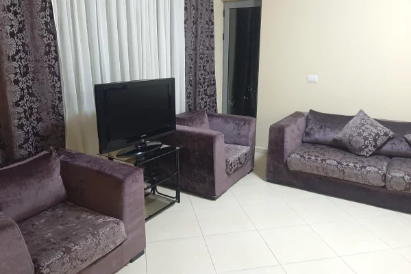 🏢Don Bosko,prane Dyqanit Vodafone,jepet me qera apartament1+1,i mobiluar.50,000Leke