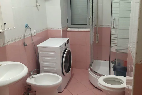 Shtepi me qera Apartament ne Tirane, 1+1, Mobilimi E mobiluar, Pagesa 50,000  Leke.