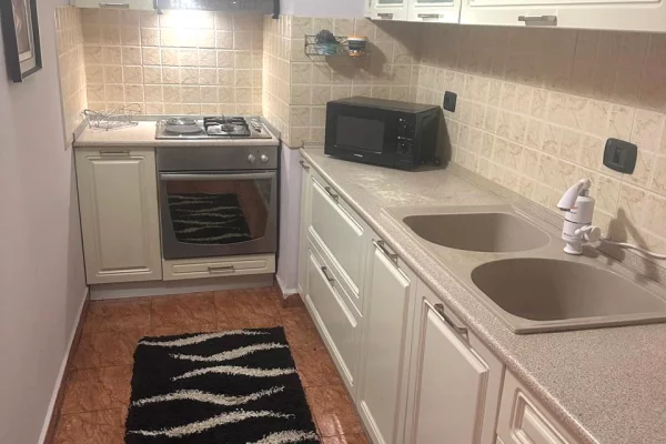 Shtepi me qera Apartament ne Tirane, 2+1, Mobilimi E mobiluar, Pagesa 55,000  Leke.