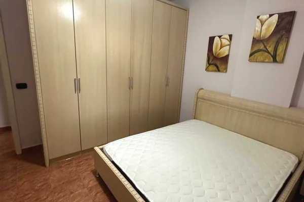 Shtepi me qera Apartament ne Tirane, 2+1, Mobilimi E mobiluar, Pagesa 55,000  Leke.