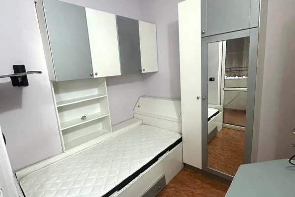 Shtepi me qera Apartament ne Tirane, 2+1, Mobilimi E mobiluar, Pagesa 55,000  Leke.