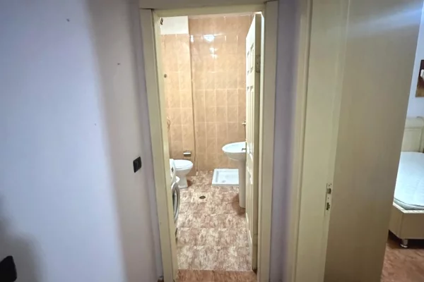 Shtepi me qera Apartament ne Tirane, 2+1, Mobilimi E mobiluar, Pagesa 55,000  Leke.